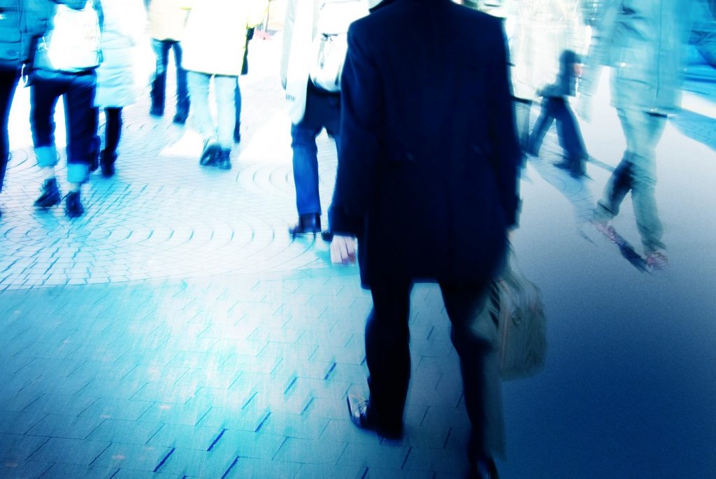 少数精鋭の探偵スタッフの撮影尾行