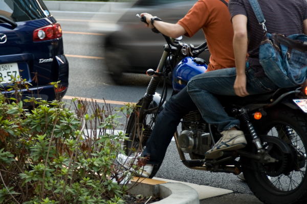 警戒人物のバイク尾行