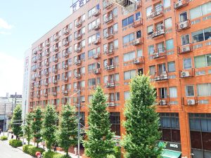 ダルタン調査事務所があるスカイメナー横浜の外観